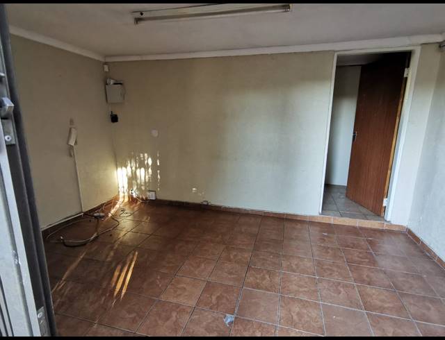 40M² OFFICE RENTED IN RUSTENBURG CENTRAL
